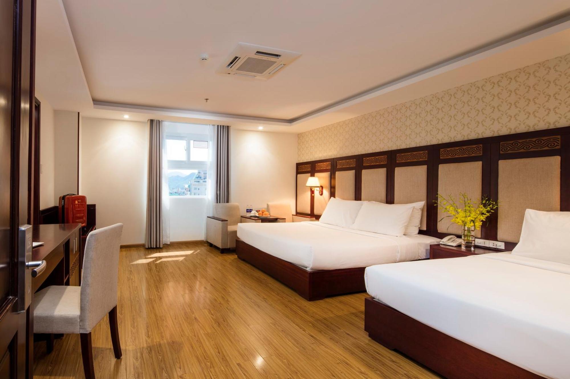 Galliot Hotel Нячанг Екстер'єр фото