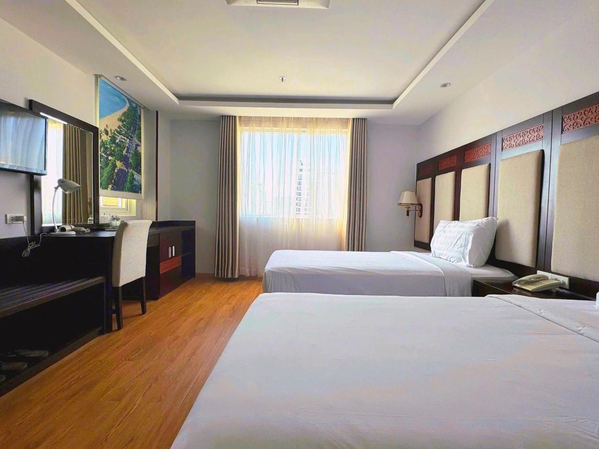 Galliot Hotel Нячанг Екстер'єр фото