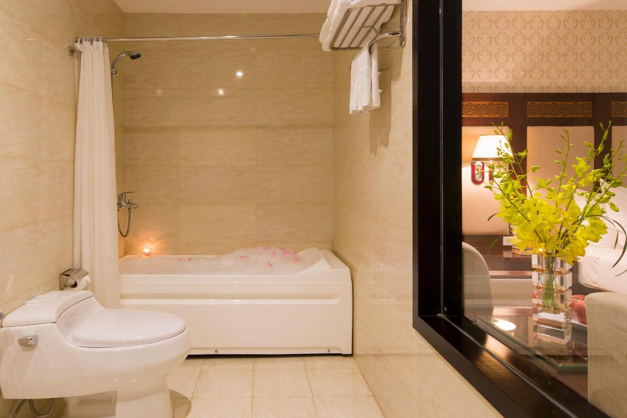 Galliot Hotel Нячанг Екстер'єр фото