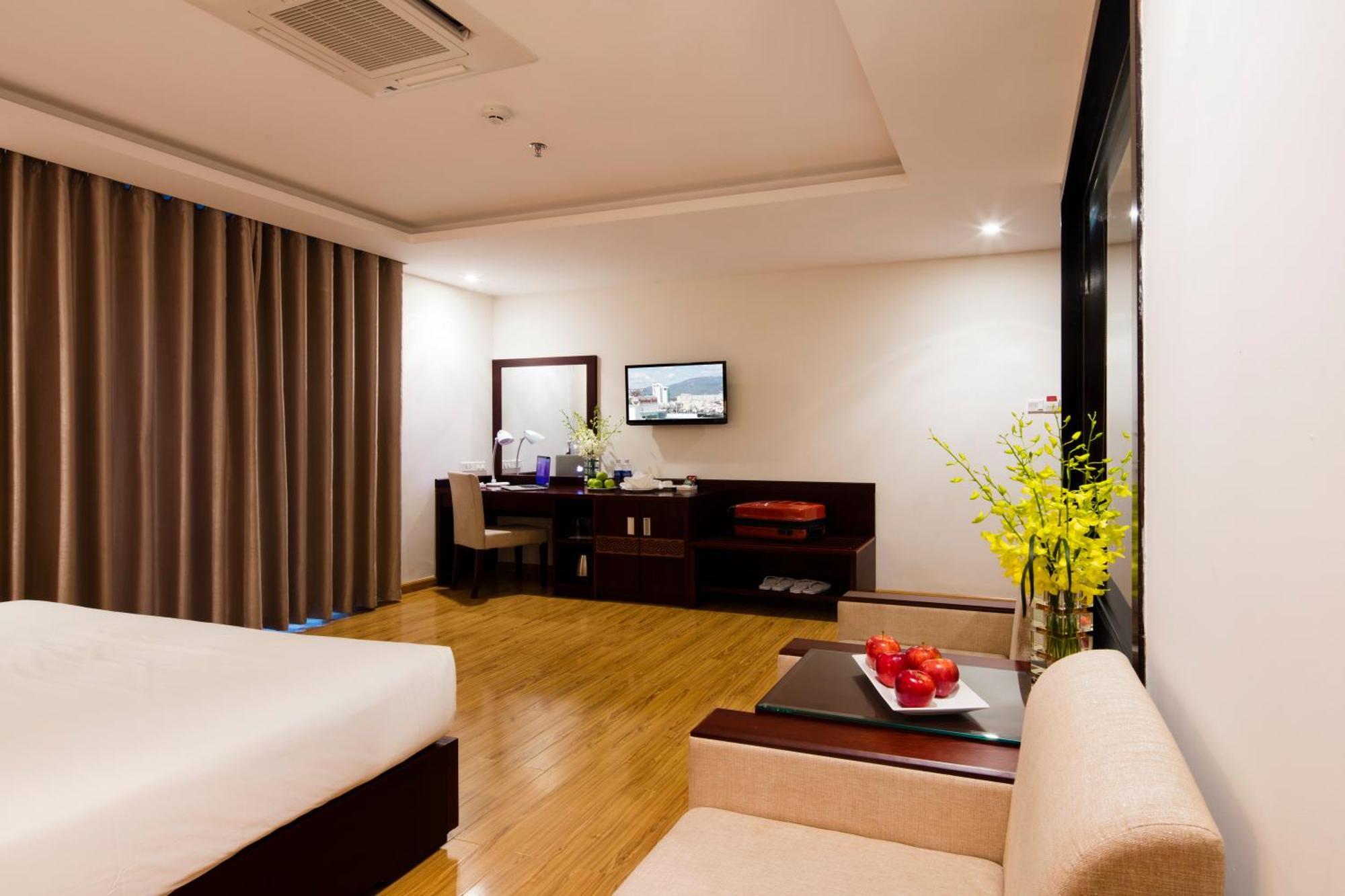 Galliot Hotel Нячанг Екстер'єр фото