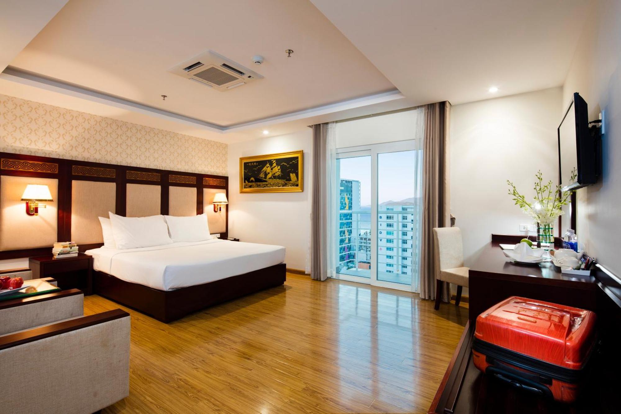Galliot Hotel Нячанг Екстер'єр фото