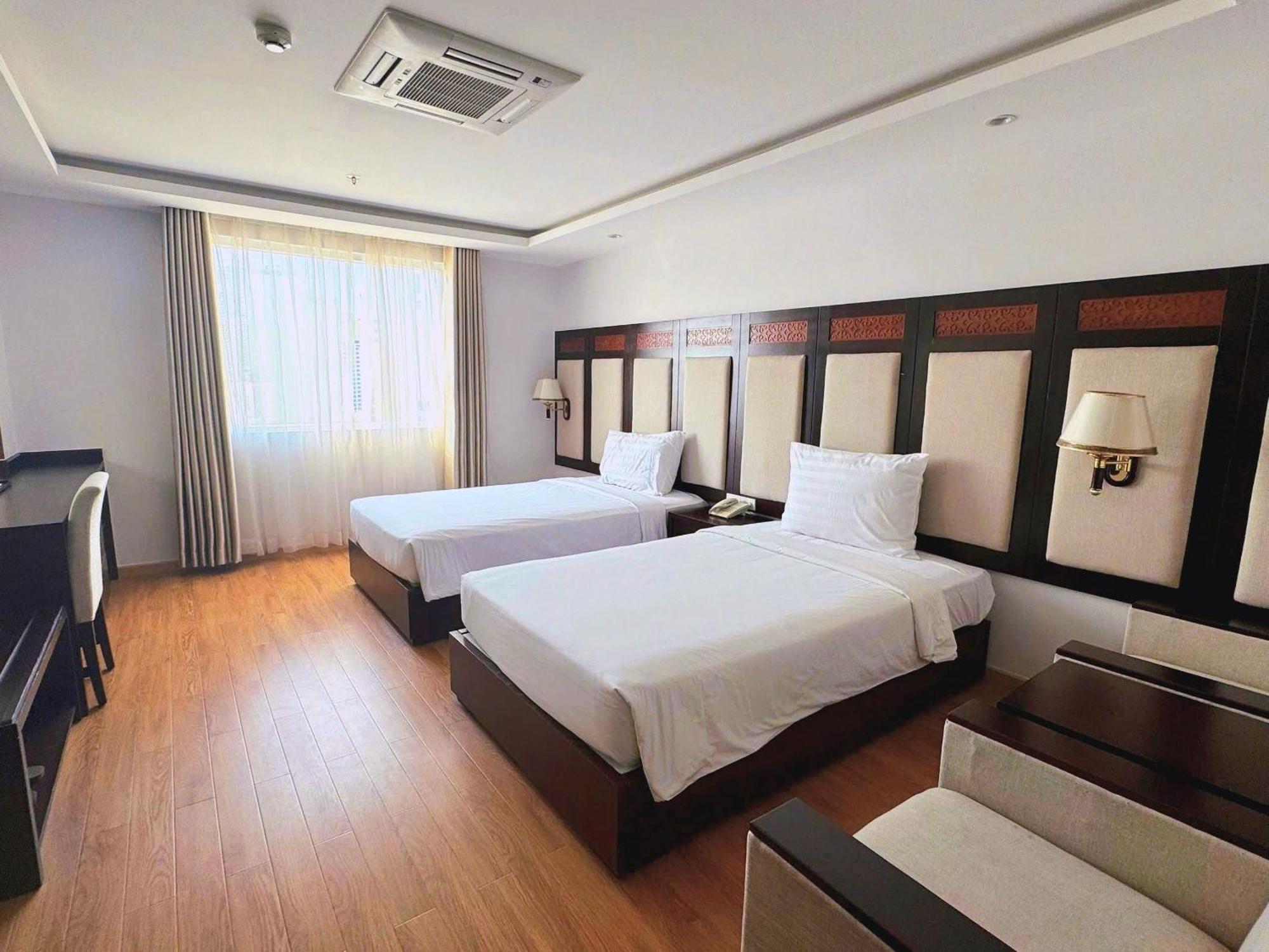 Galliot Hotel Нячанг Екстер'єр фото