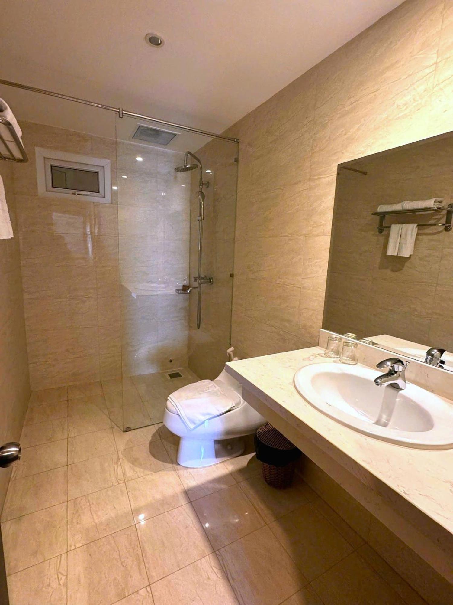 Galliot Hotel Нячанг Екстер'єр фото