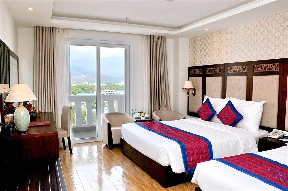 Galliot Hotel Нячанг Екстер'єр фото
